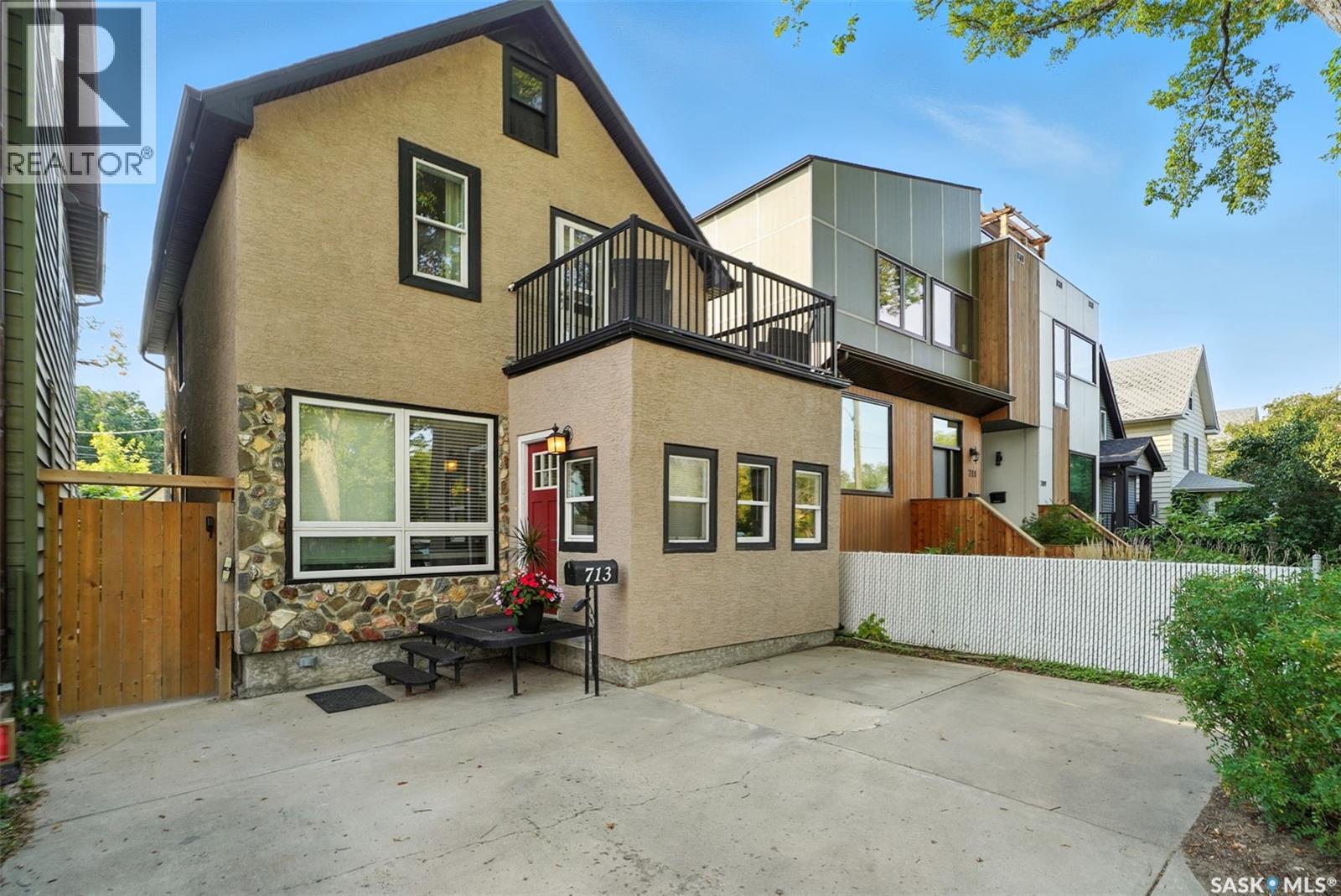 Photo 1 of 713 H Avenue S, Saskatoon SK