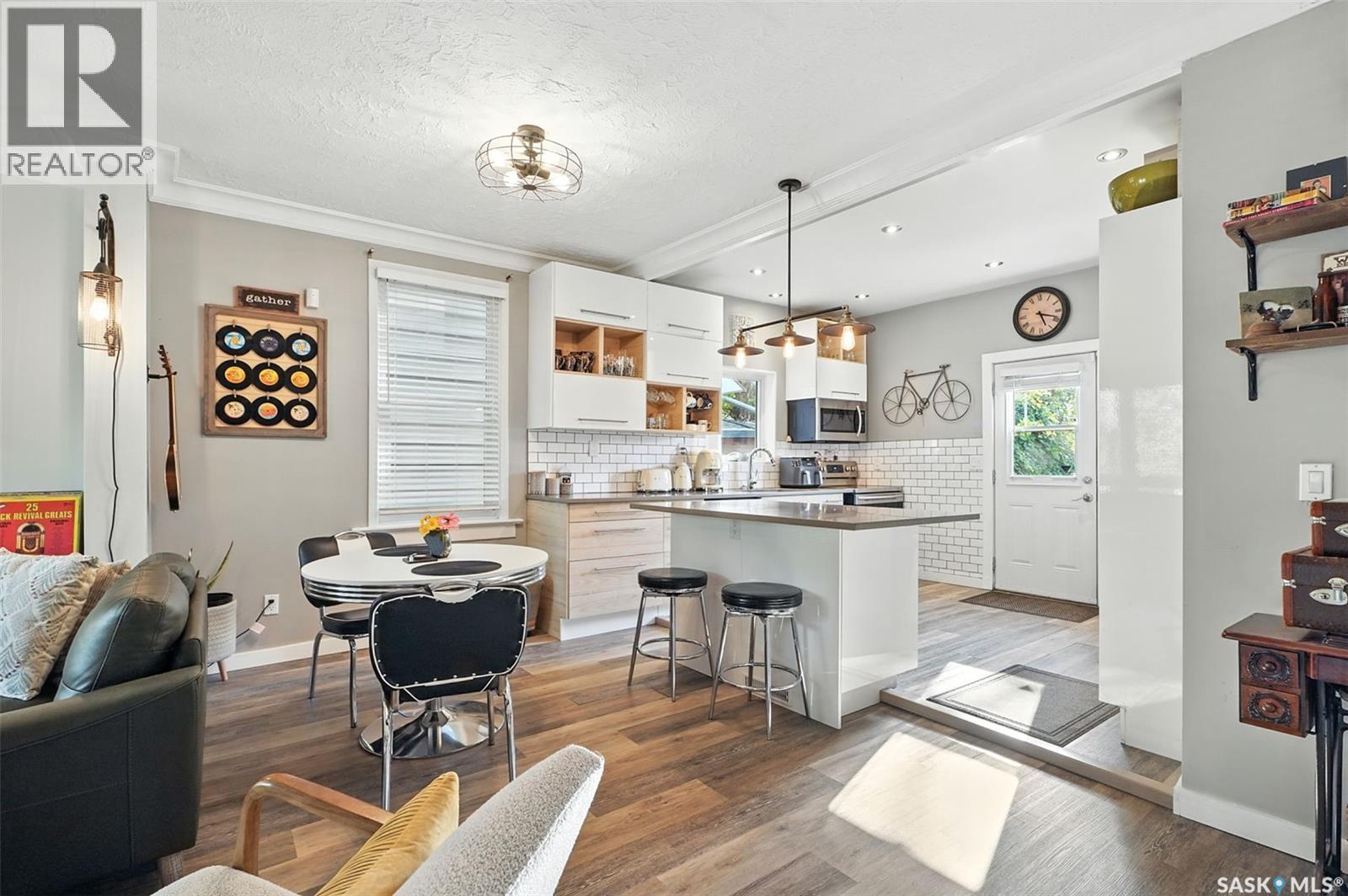 Photo 12 of 713 H Avenue S, Saskatoon SK