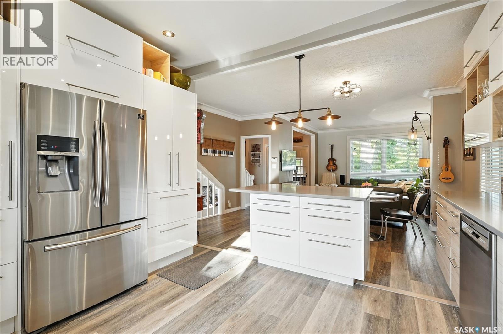 Photo 17 of 713 H Avenue S, Saskatoon SK