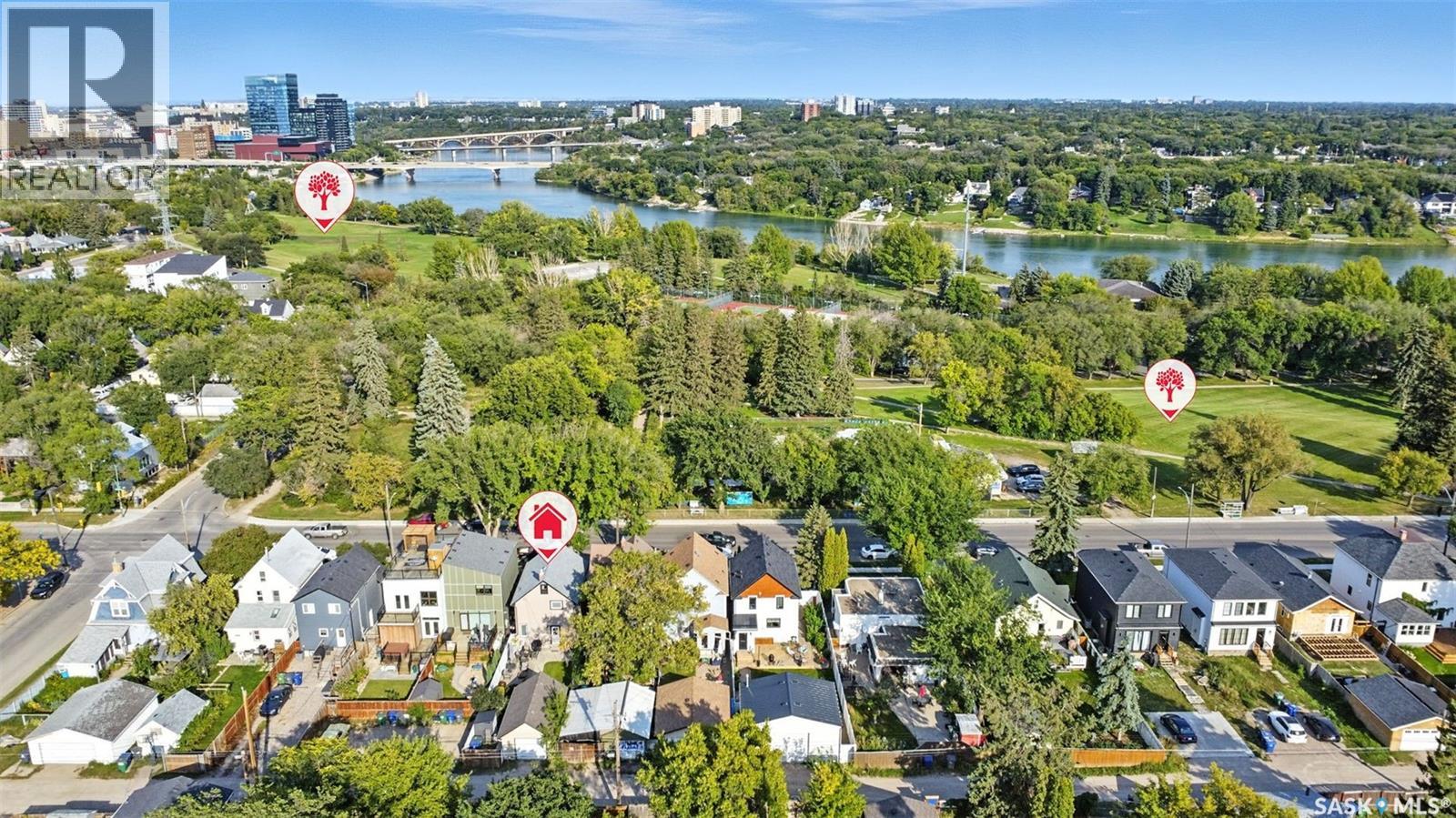 Photo 2 of 713 H Avenue S, Saskatoon SK