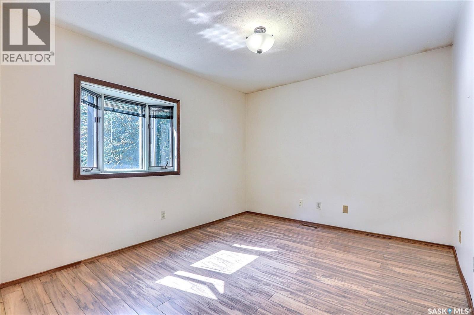 Photo 12 of 407 18th Street W, Prince Albert SK