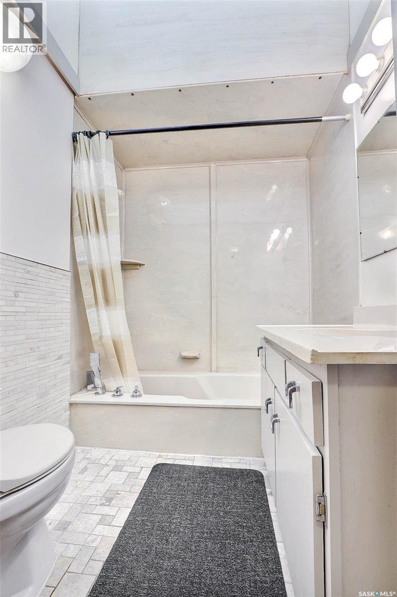Photo 13 of 407 18th Street W, Prince Albert SK