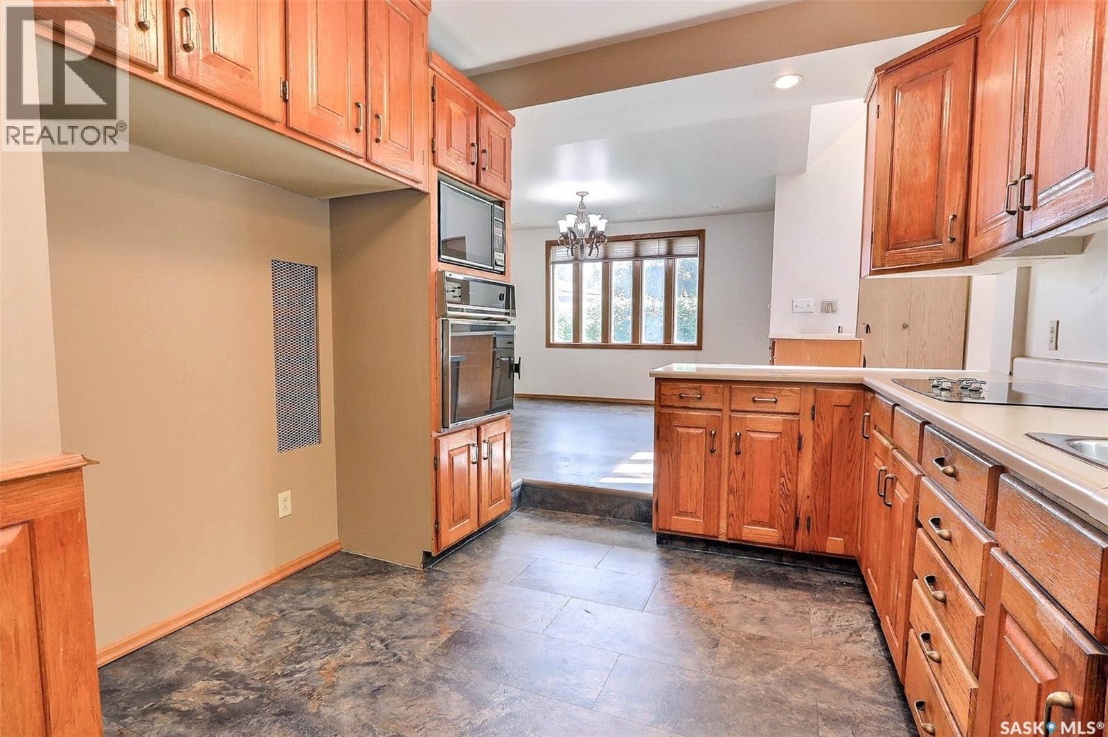 Photo 4 of 407 18th Street W, Prince Albert SK