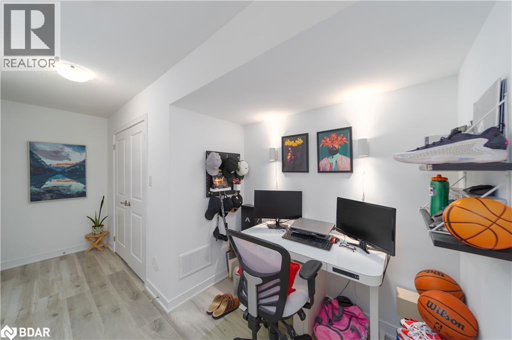 Photo 4 of 22 Red Maple Lane, Barrie ON