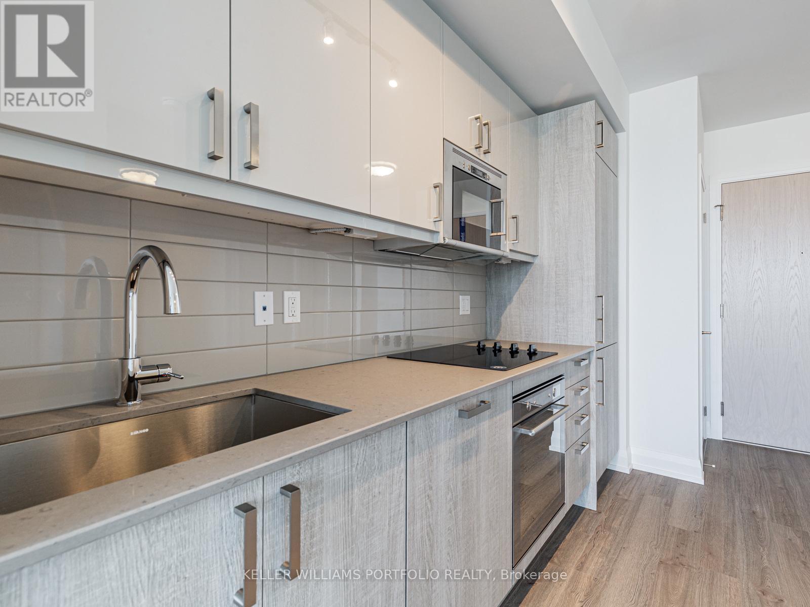 Photo 10 of 3510 77 Mutual Street, Toronto ON
