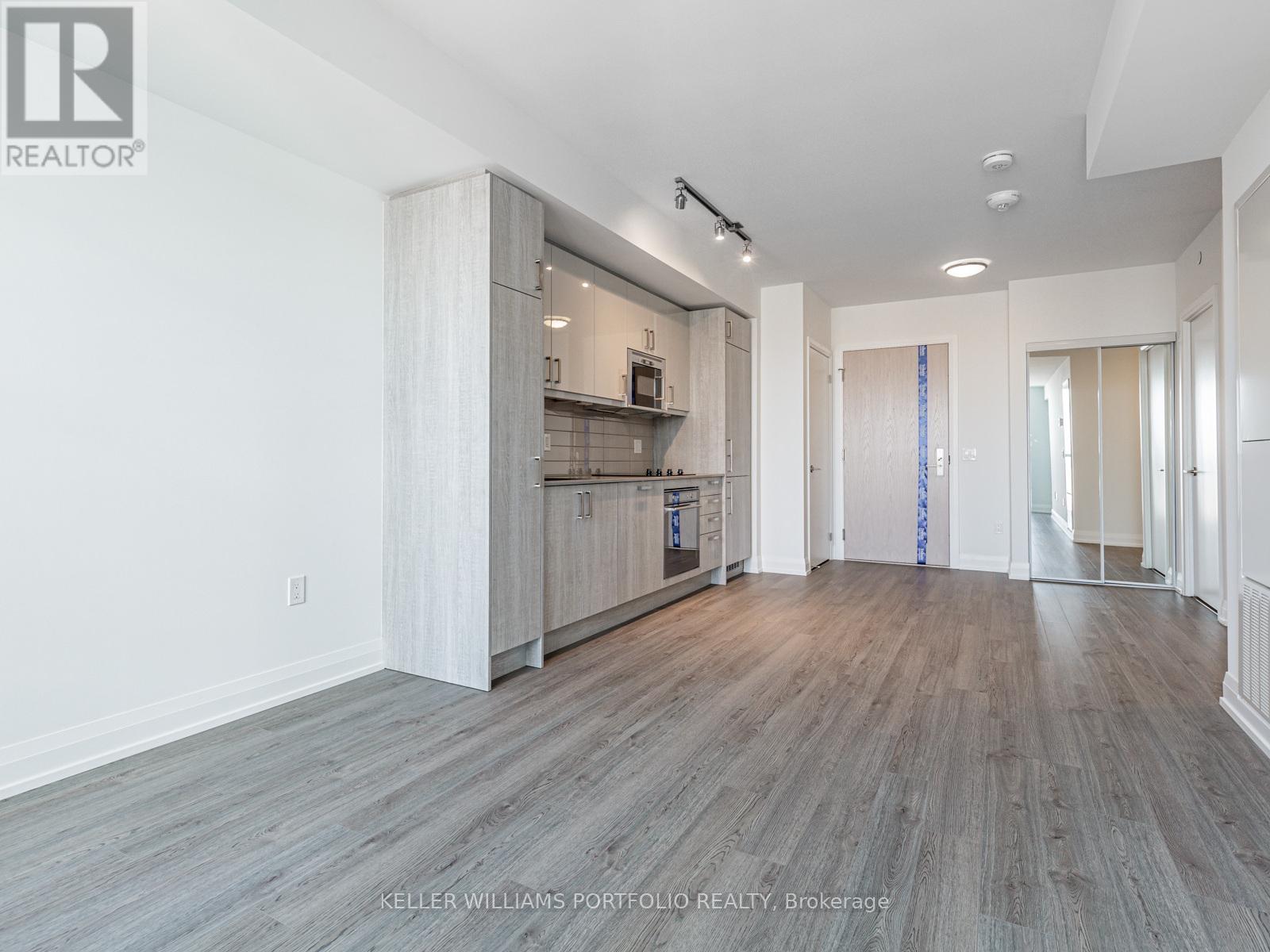 Photo 3 of 3510 77 Mutual Street, Toronto ON