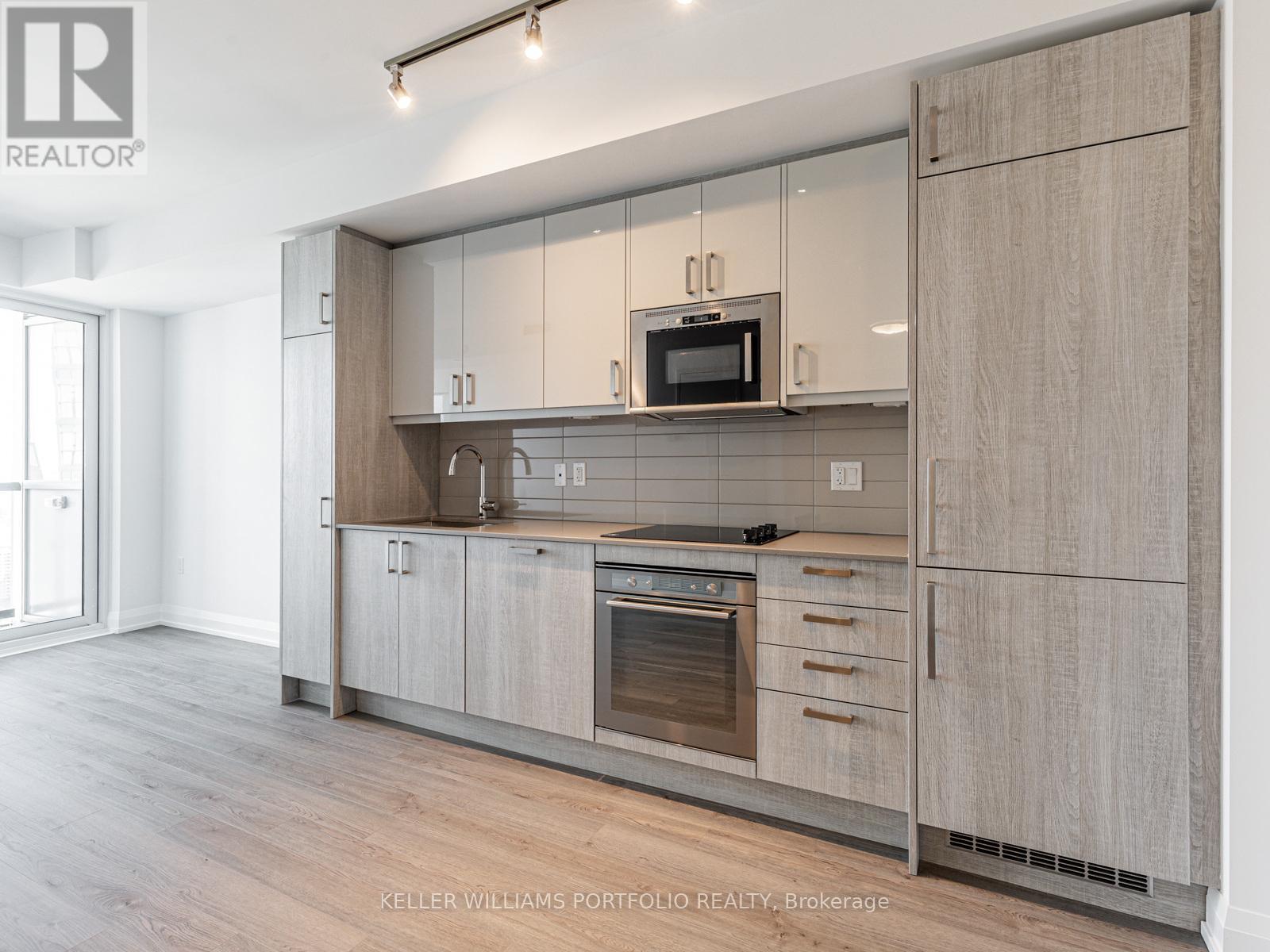 Photo 6 of 3510 77 Mutual Street, Toronto ON