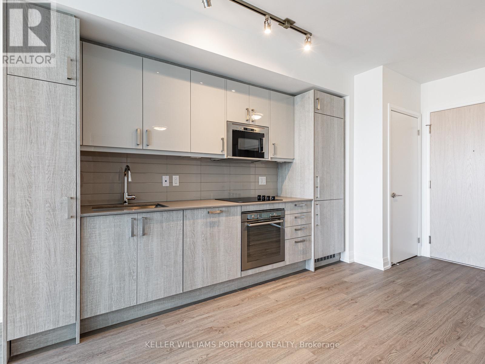Photo 7 of 3510 77 Mutual Street, Toronto ON