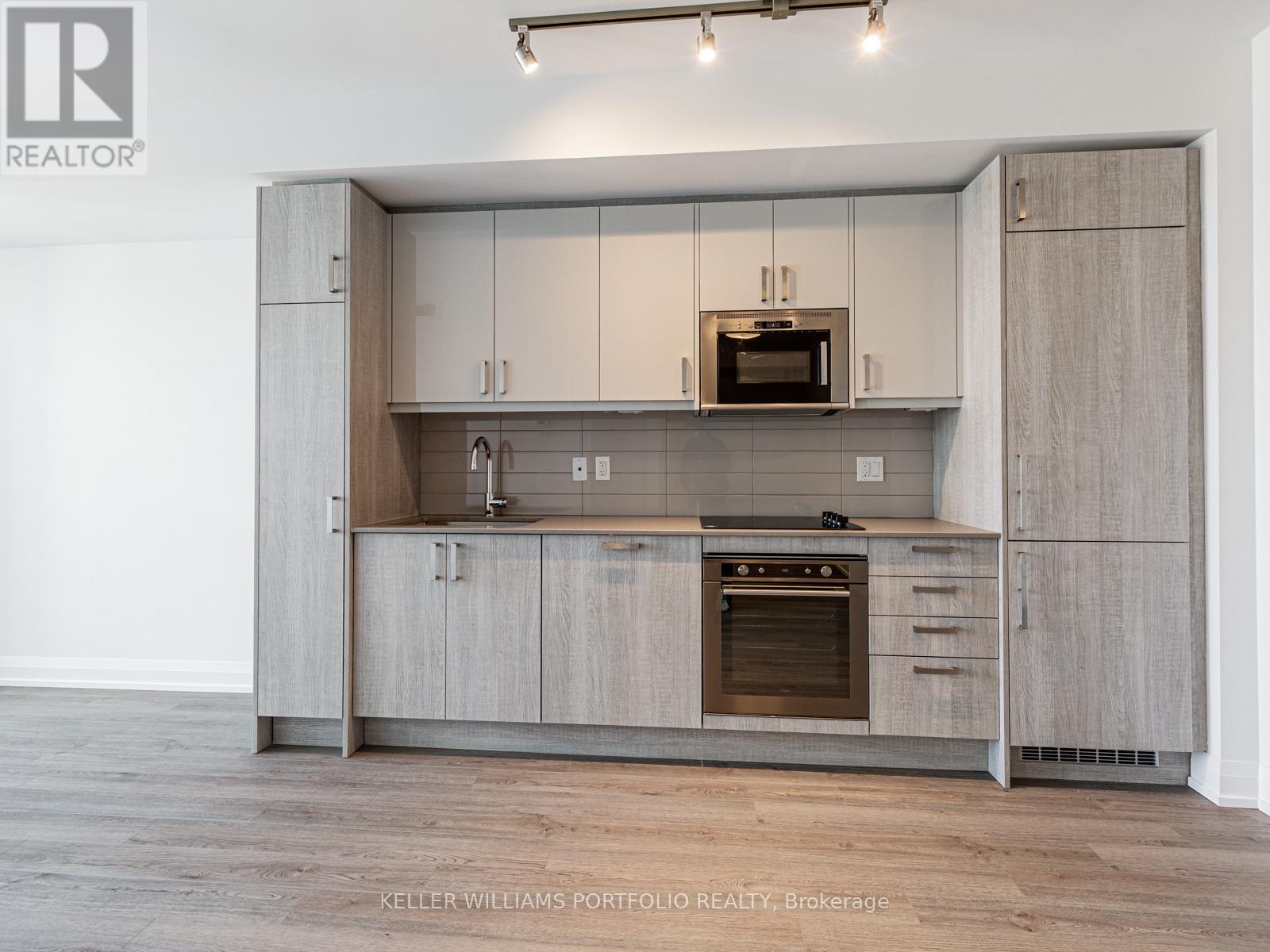 Photo 8 of 3510 77 Mutual Street, Toronto ON