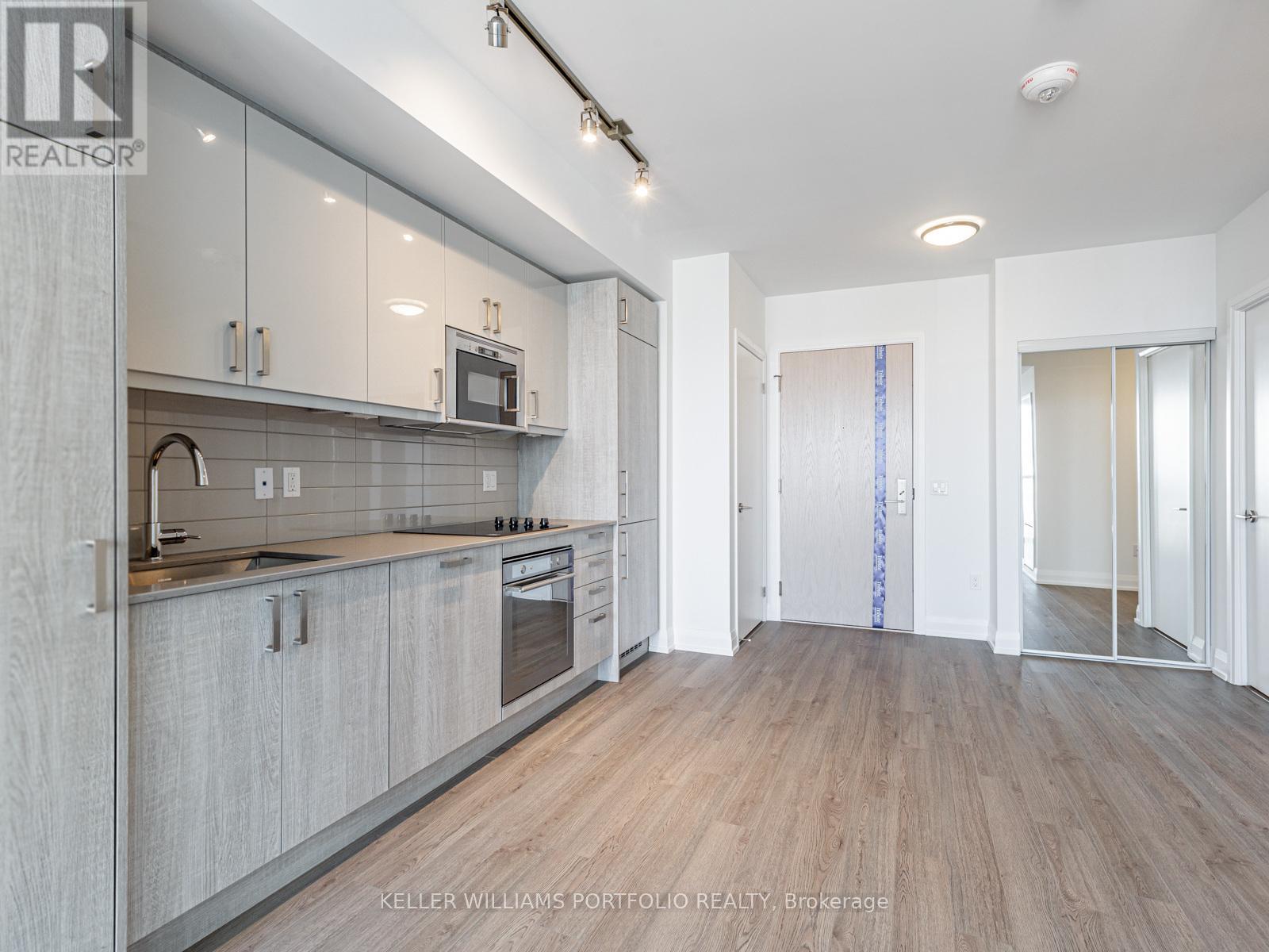 Photo 9 of 3510 77 Mutual Street, Toronto ON