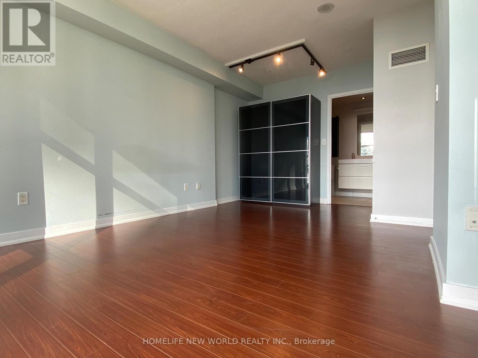 Photo 14 of 1009 10 Navy Wharf Court, Toronto ON