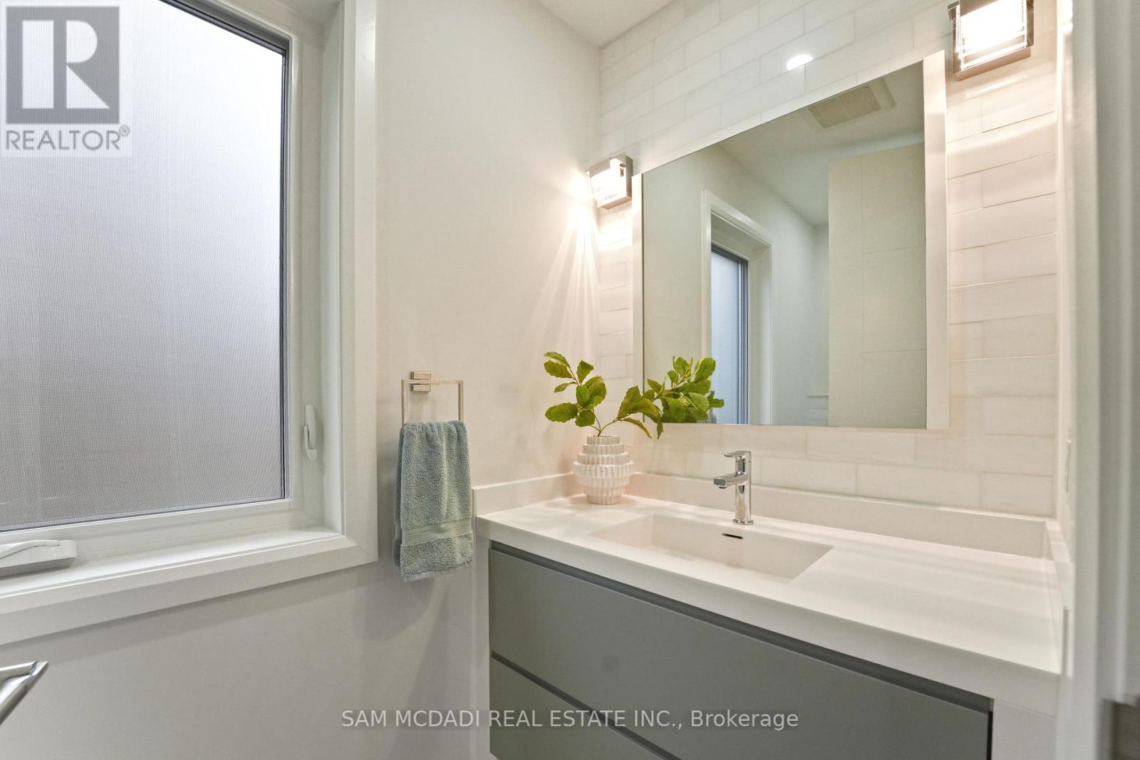 Photo 13 of 11 B Maple Avenue N, Mississauga ON