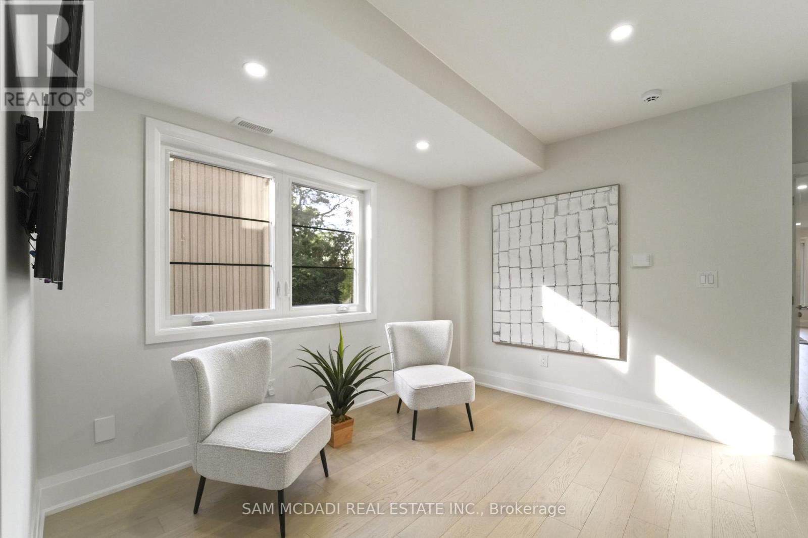 Photo 15 of 11 B Maple Avenue N, Mississauga ON