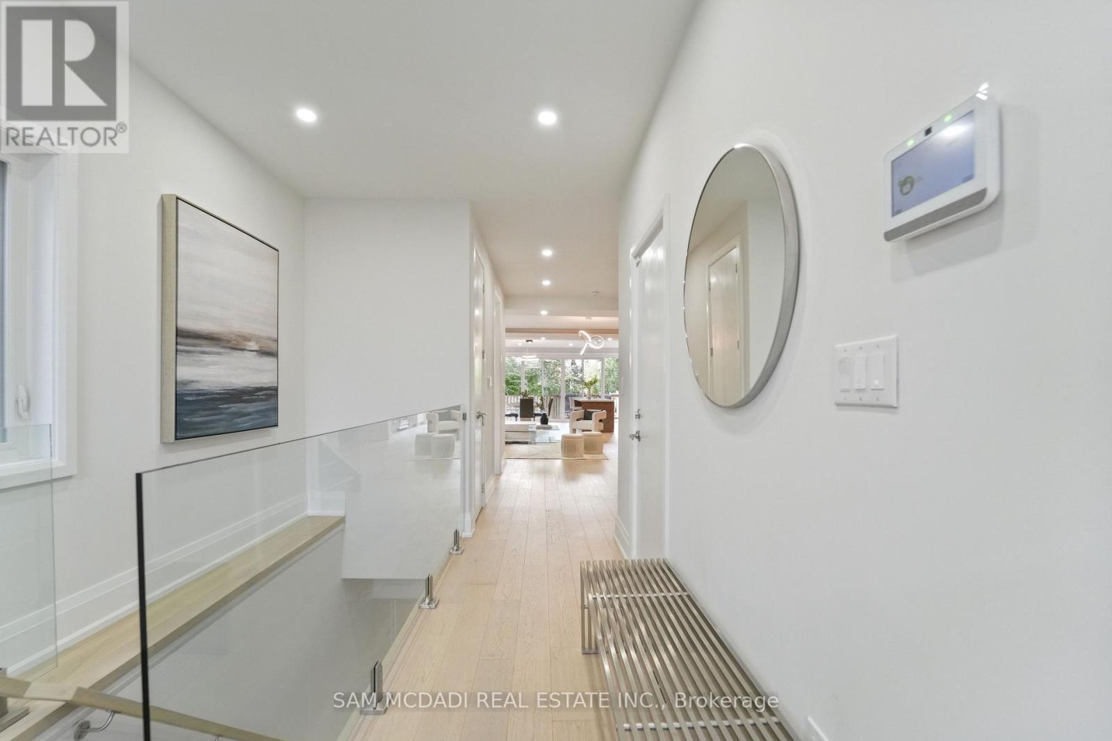 Photo 4 of 11 B Maple Avenue N, Mississauga ON