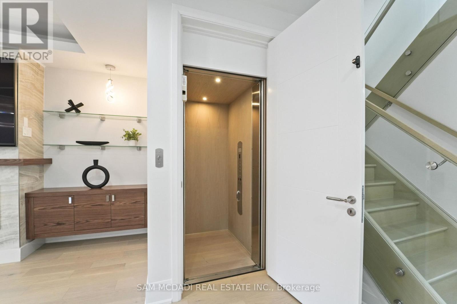 Photo 14 of 11 B Maple Avenue N, Mississauga ON