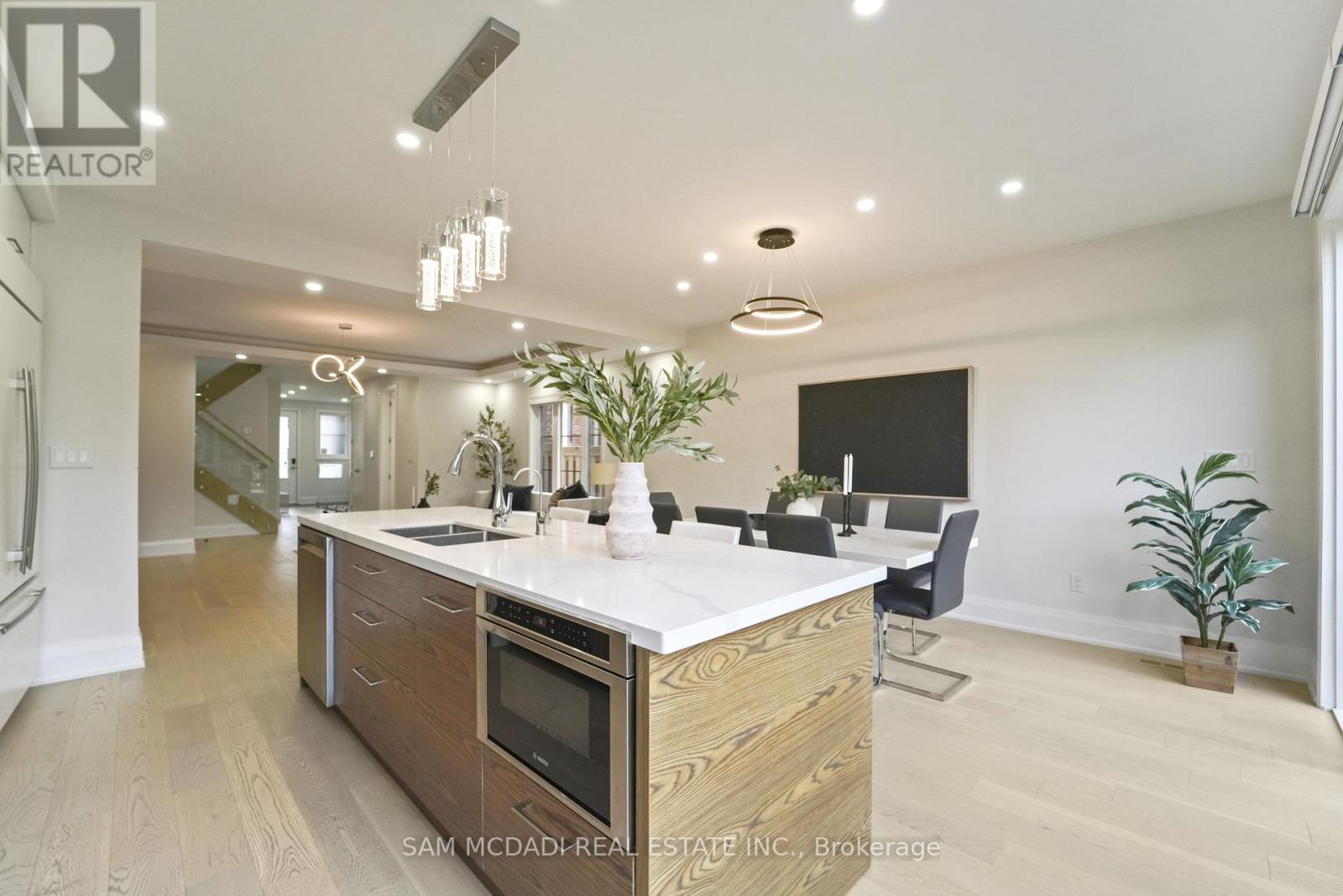 Photo 10 of 11 B Maple Avenue N, Mississauga ON