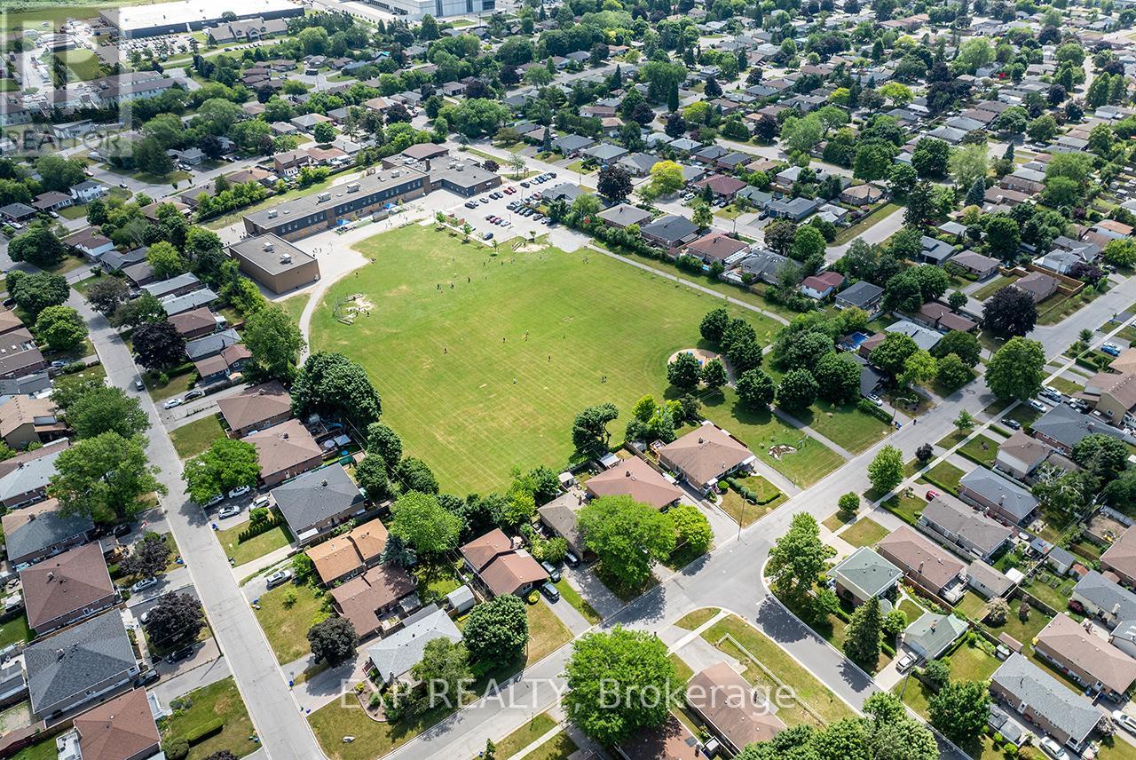 Photo 40 of 854 Antonio Street, Pickering ON