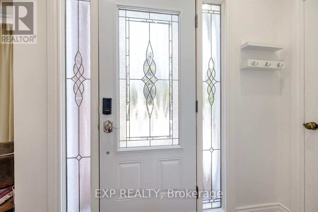 Photo 5 of 854 Antonio Street, Pickering ON