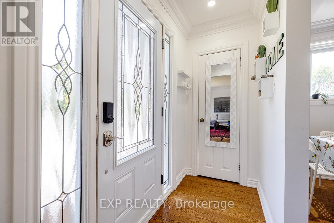 Photo 6 of 854 Antonio Street, Pickering ON
