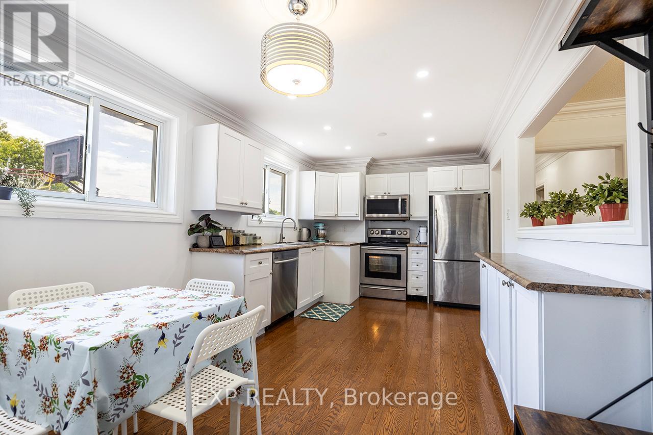 Photo 7 of 854 Antonio Street, Pickering ON