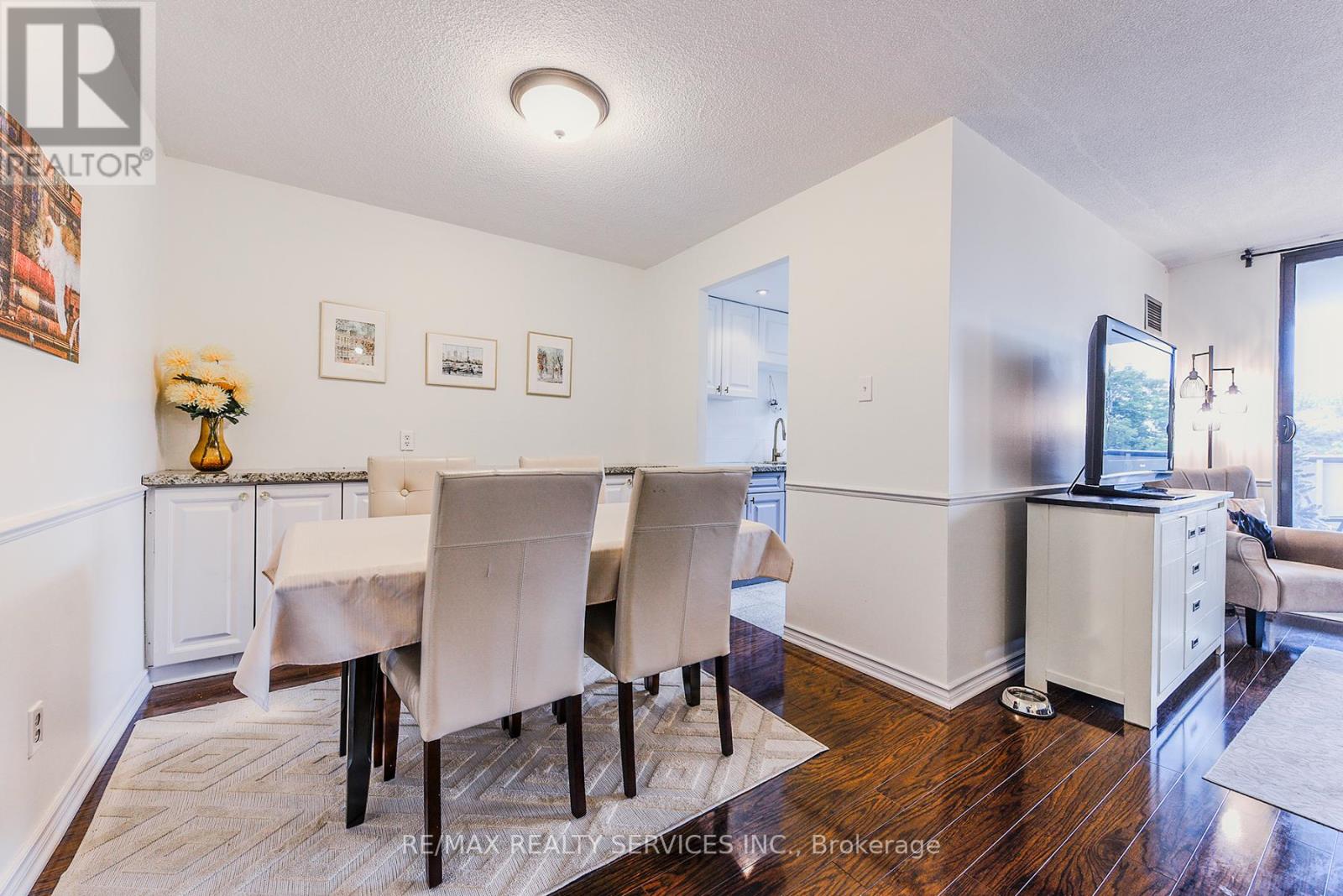 Photo 11 of 302 3 Lisa Street, Brampton ON