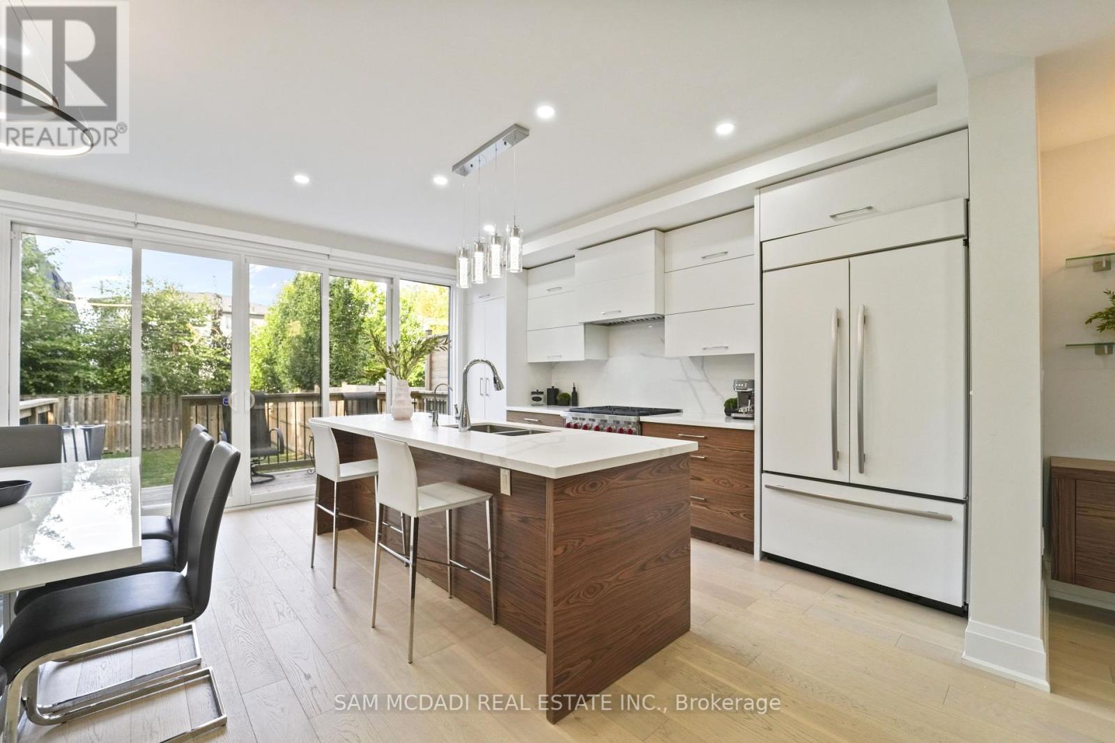 Photo 8 of 11 B Maple Avenue N, Mississauga ON