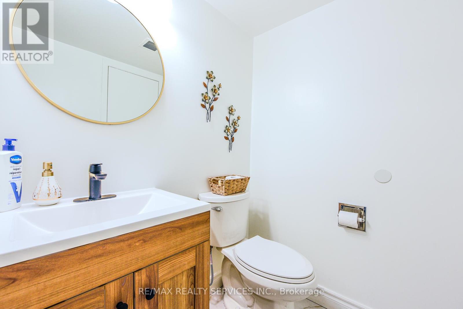 Photo 24 of 302 3 Lisa Street, Brampton ON