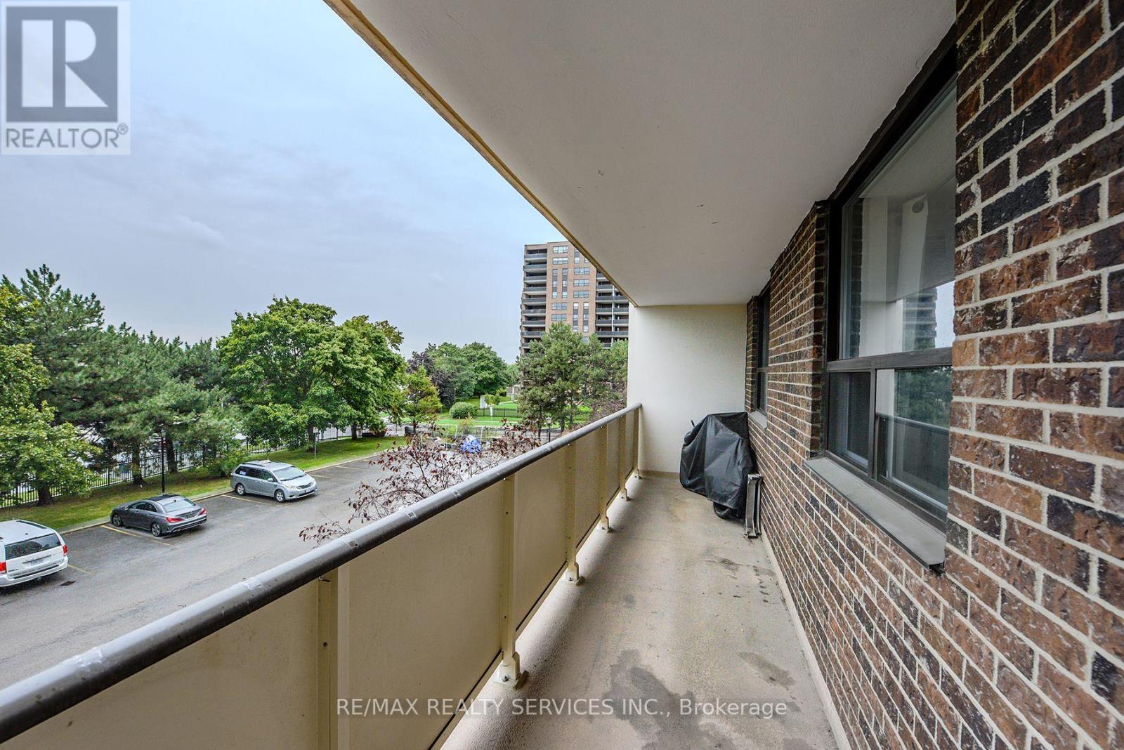 Photo 29 of 302 3 Lisa Street, Brampton ON