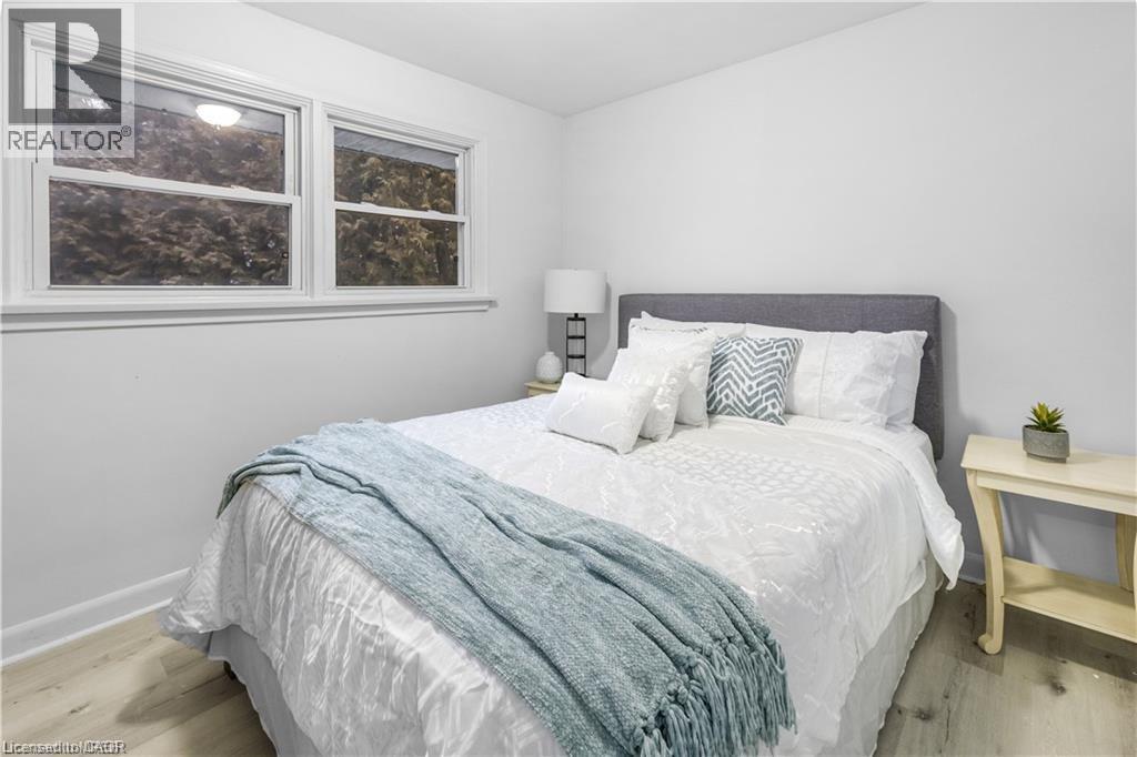 Photo 19 of 376 Philip Place, Ancaster ON