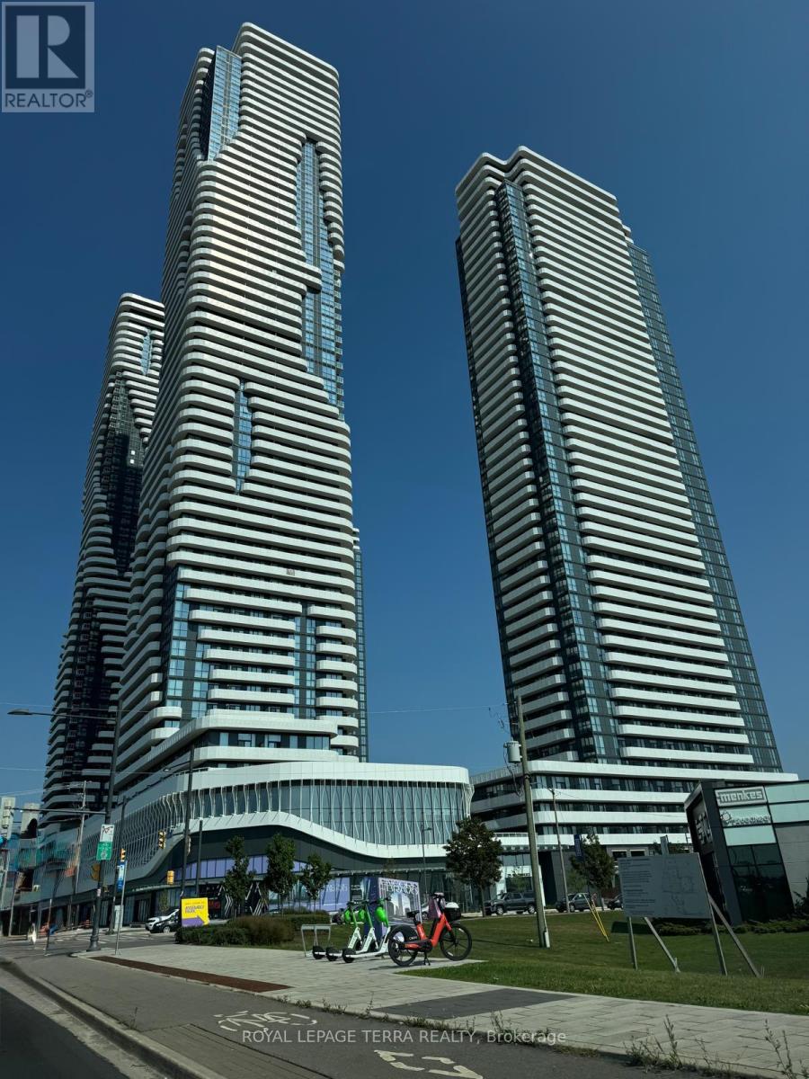 Photo 1 of 4007 28 Interchange Way, Vaughan ON
