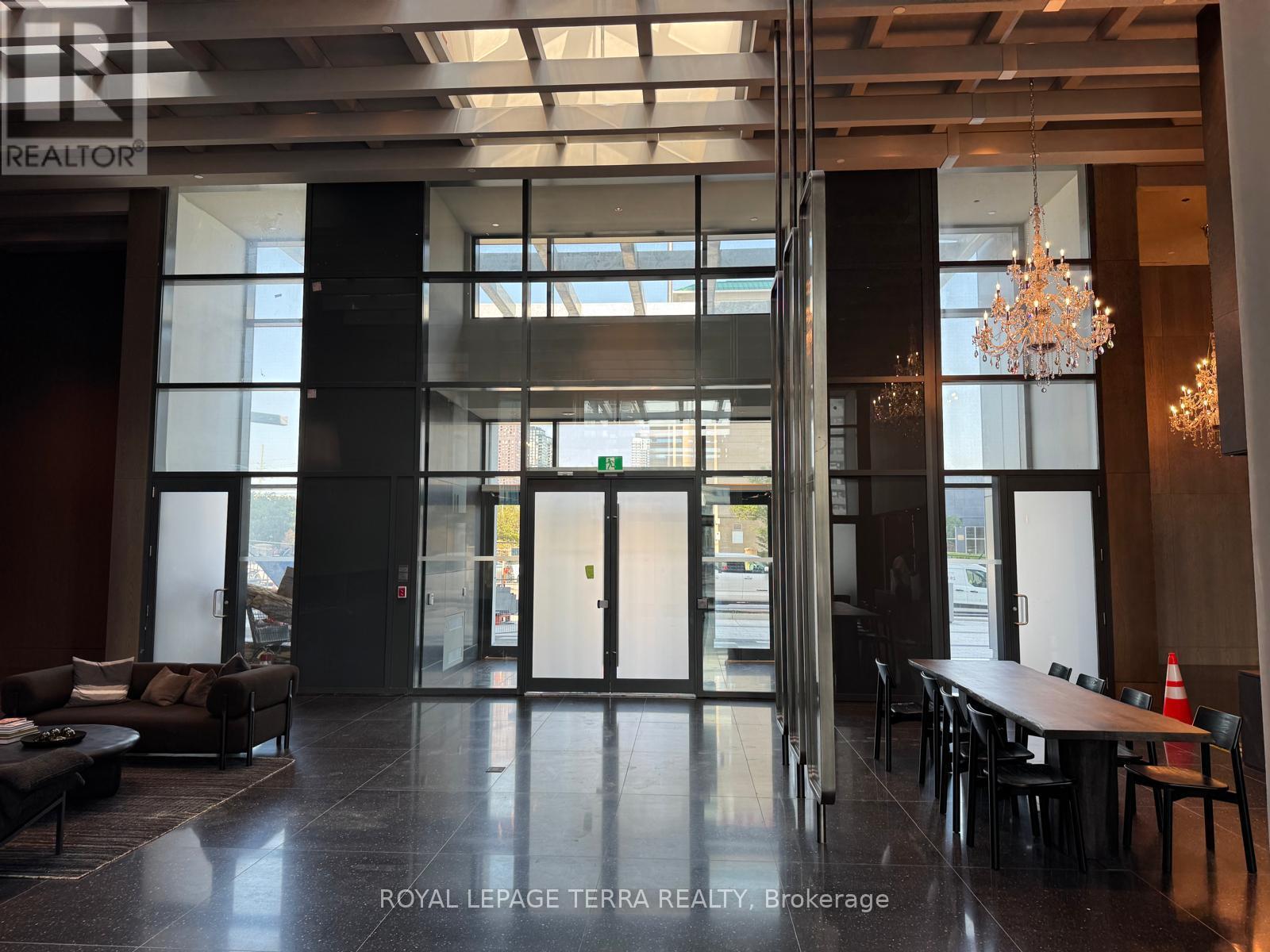 Photo 2 of 4007 28 Interchange Way, Vaughan ON