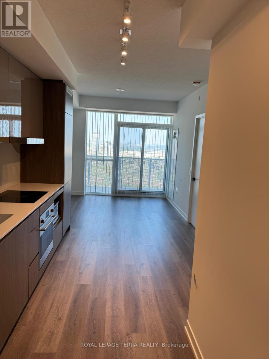 Photo 5 of 4007 28 Interchange Way, Vaughan ON
