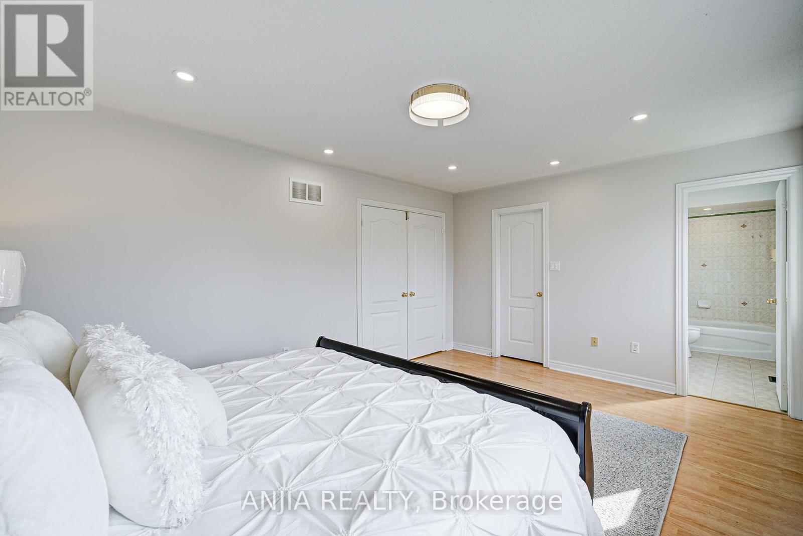 Photo 36 of 140 Edward Jefferys Avenue, Markham ON