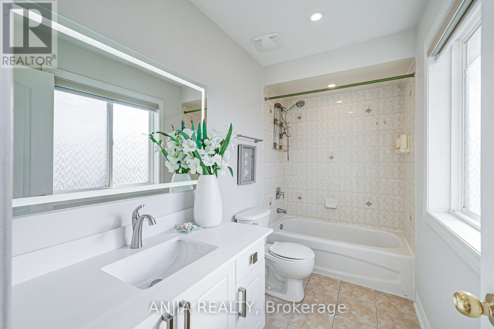 Photo 37 of 140 Edward Jefferys Avenue, Markham ON