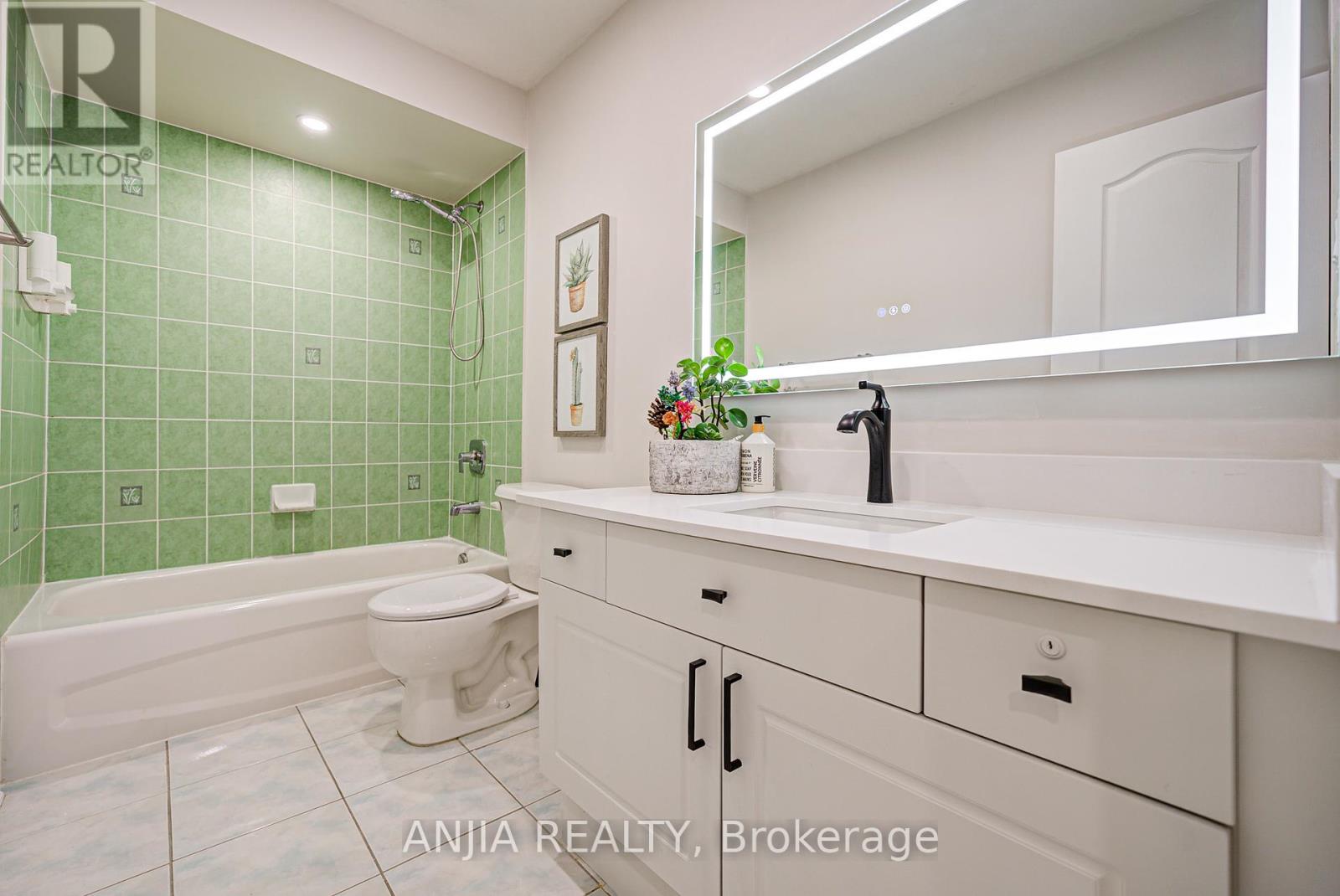Photo 39 of 140 Edward Jefferys Avenue, Markham ON