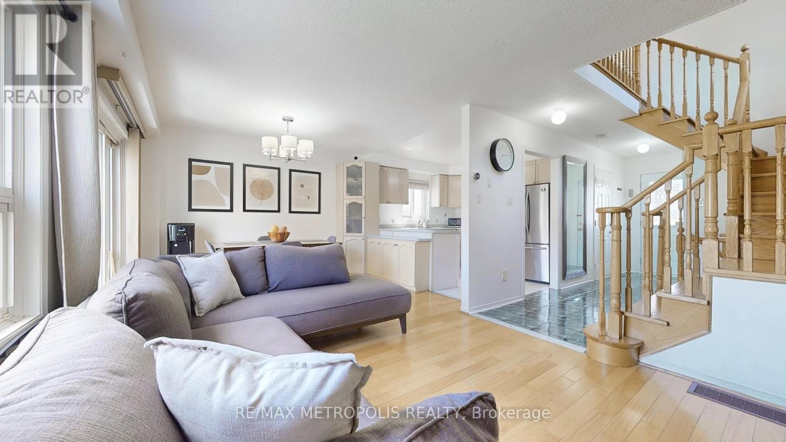 Photo 11 of 63 Whitefaulds Road, Vaughan ON