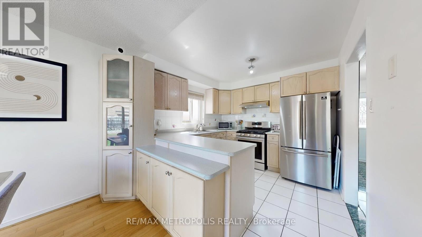 Photo 16 of 63 Whitefaulds Road, Vaughan ON
