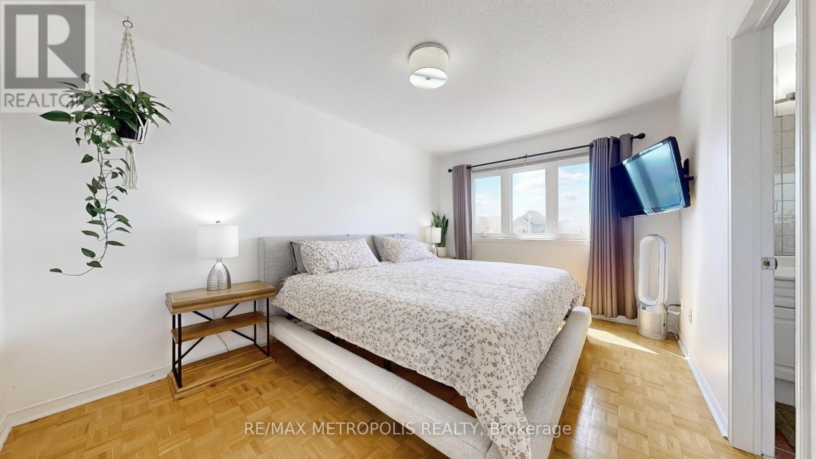 Photo 24 of 63 Whitefaulds Road, Vaughan ON