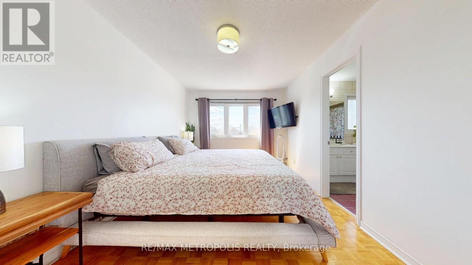 Photo 26 of 63 Whitefaulds Road, Vaughan ON