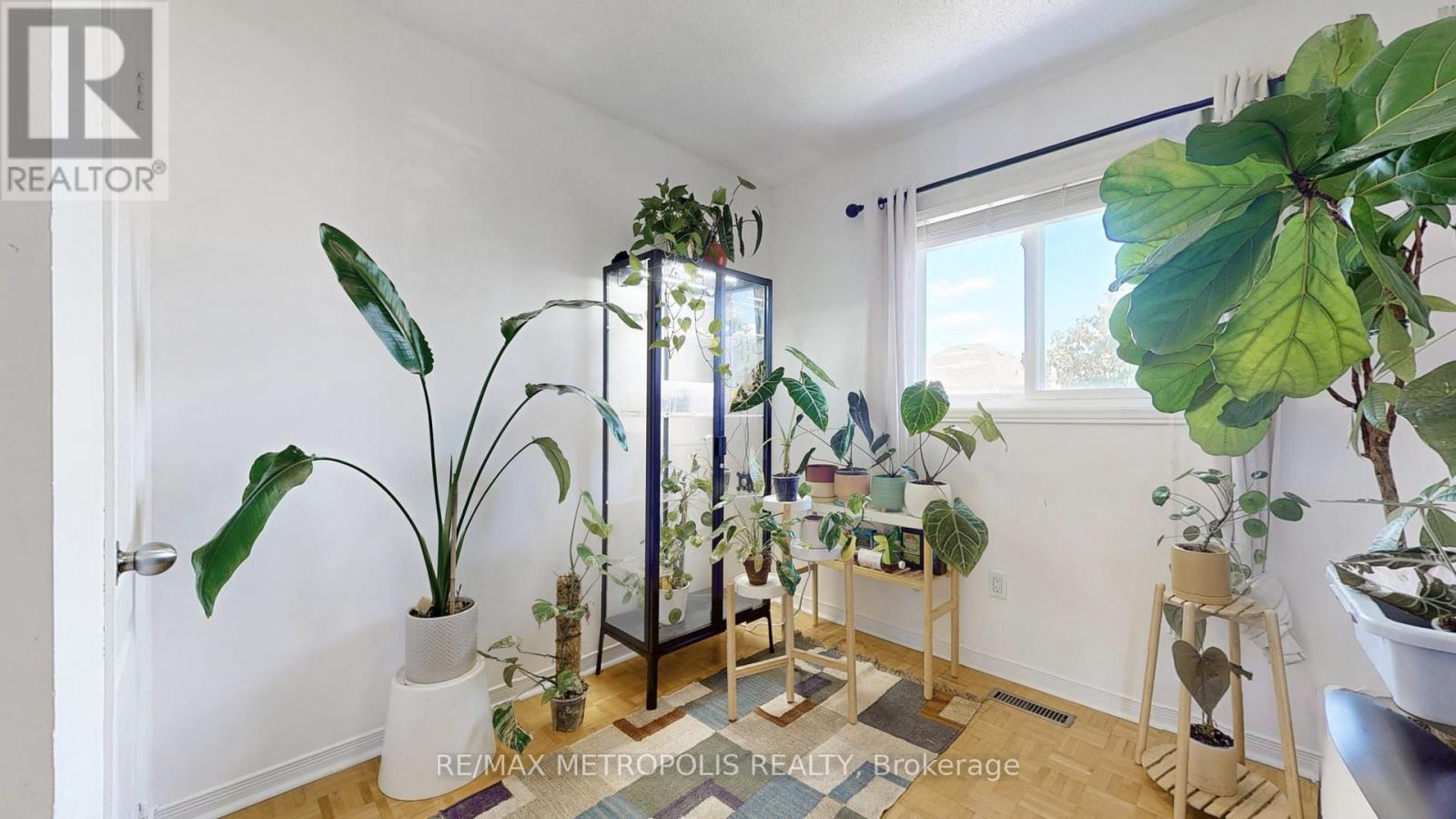 Photo 31 of 63 Whitefaulds Road, Vaughan ON