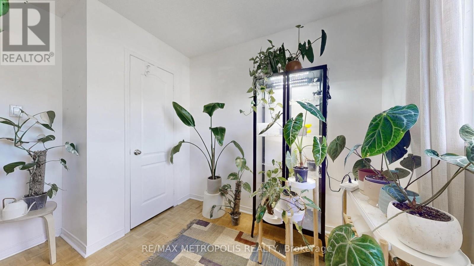 Photo 32 of 63 Whitefaulds Road, Vaughan ON
