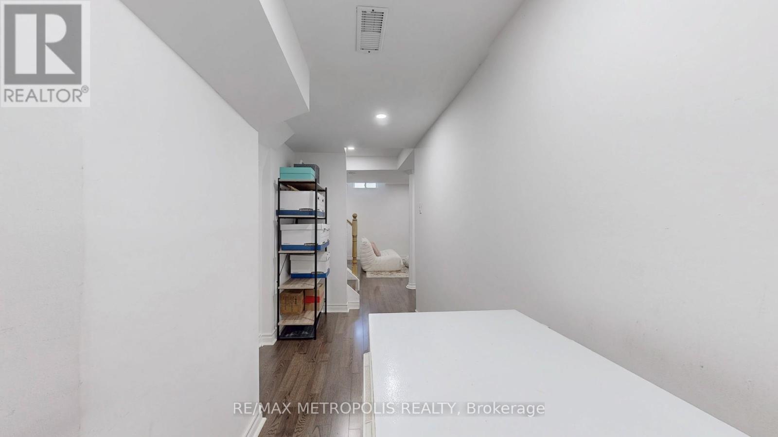 Photo 39 of 63 Whitefaulds Road, Vaughan ON