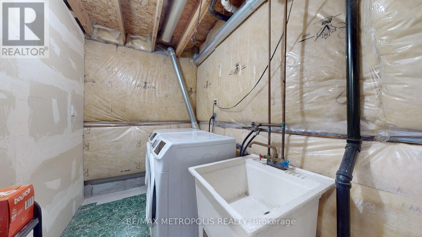 Photo 40 of 63 Whitefaulds Road, Vaughan ON