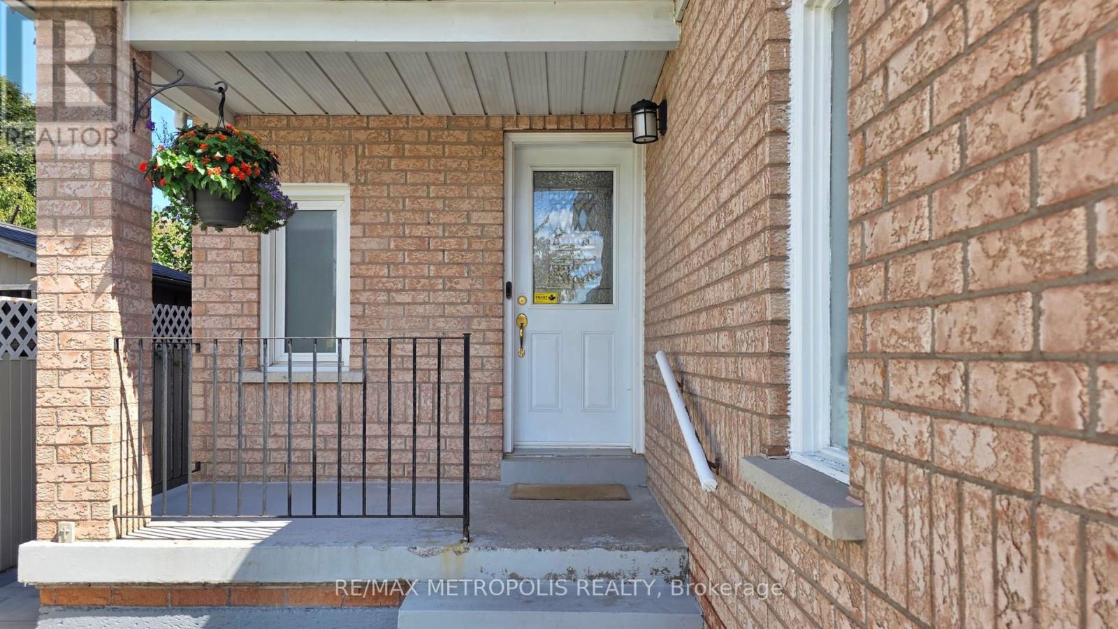 Photo 7 of 63 Whitefaulds Road, Vaughan ON