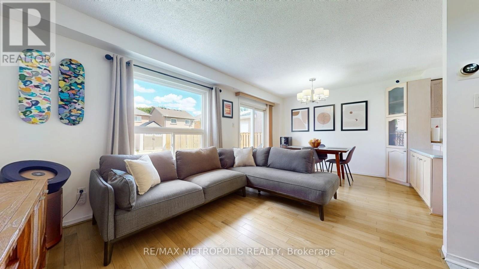 Photo 9 of 63 Whitefaulds Road, Vaughan ON