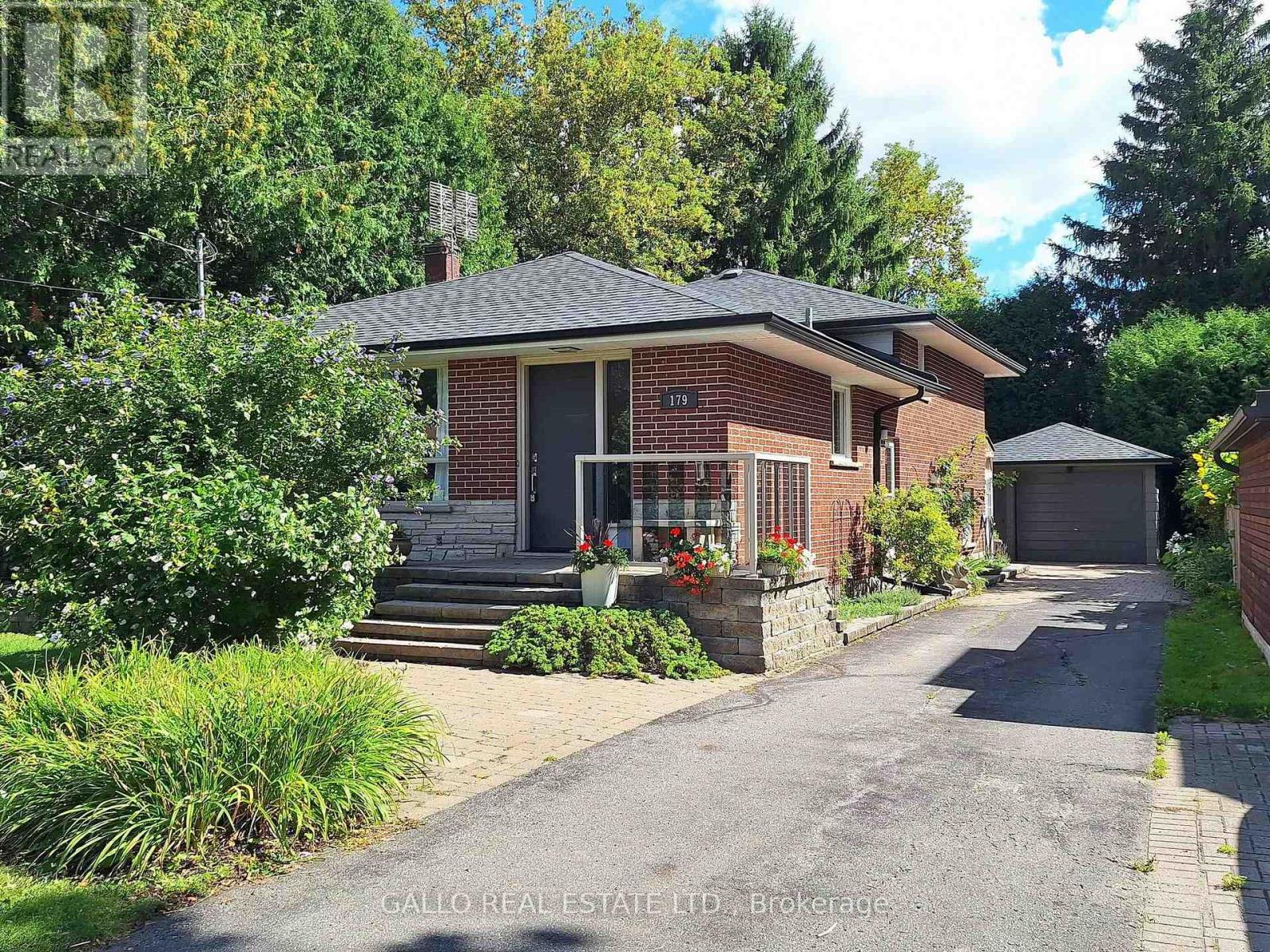Photo 2 of 179 Church Street, Whitchurchstouffville ON