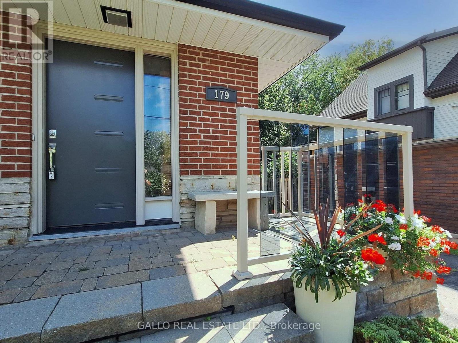 Photo 3 of 179 Church Street, Whitchurchstouffville ON