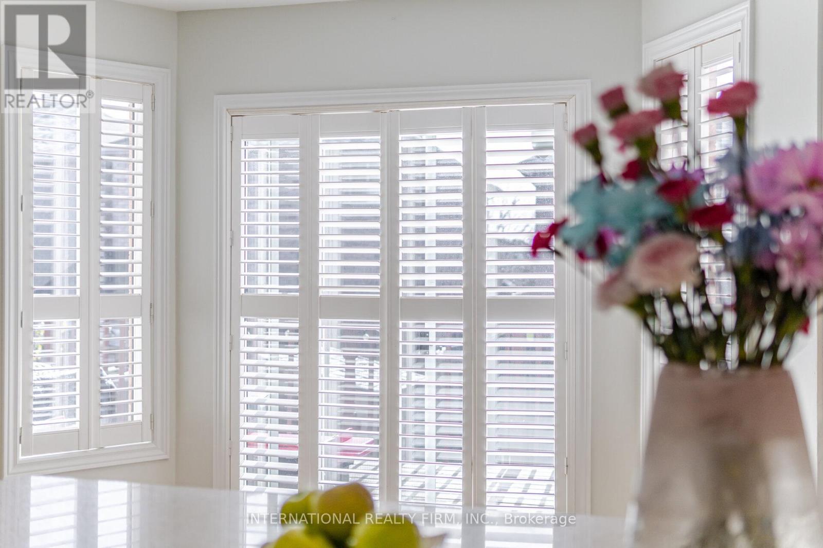 Photo 15 of 67 Rosanna Crescent, Vaughan ON