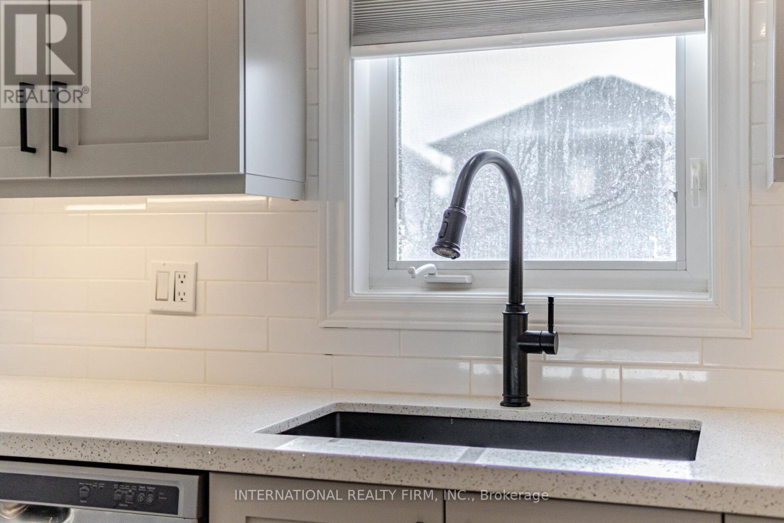 Photo 16 of 67 Rosanna Crescent, Vaughan ON