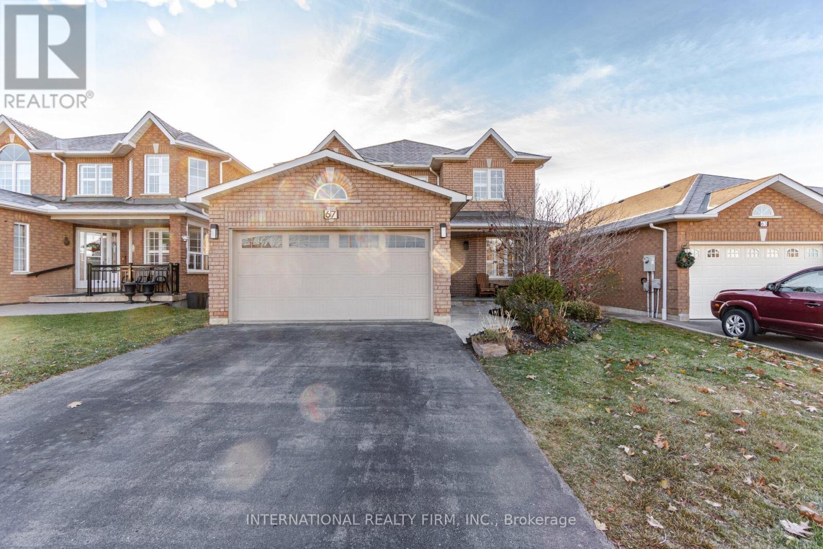 Photo 3 of 67 Rosanna Crescent, Vaughan ON